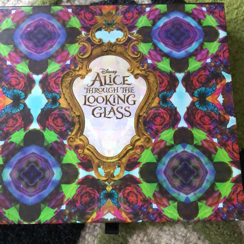 Alice through the looking glass urban decay